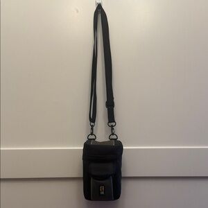 Case Logic Compact Camera Bag Black w/ Adjustable Shoulder Strap Padded Zippered